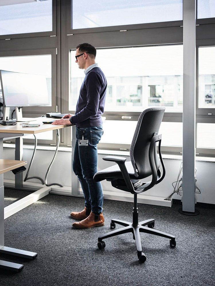 wilkhahn-at-esp-bureaustoel-zwart-stand-up | www.bureaustoel.nl